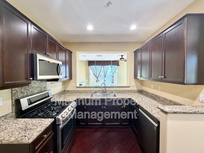 Murrieta House: 35792 Hazelhurst St