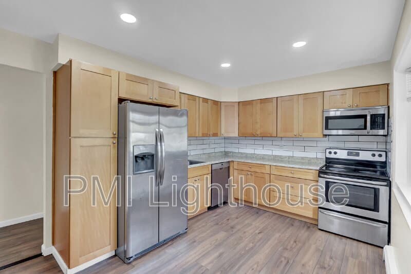 Huntington Station House: 164 W 19th St