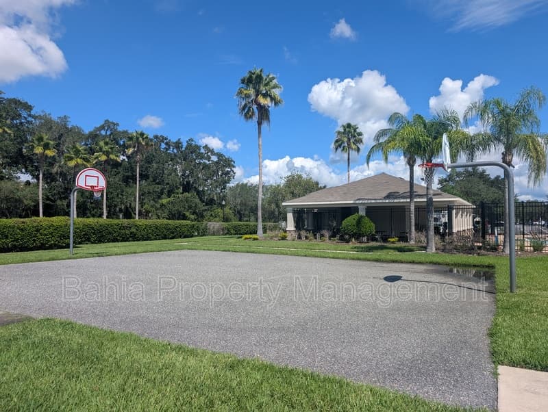 Plant City Townhome: 803 Ashentree Dr