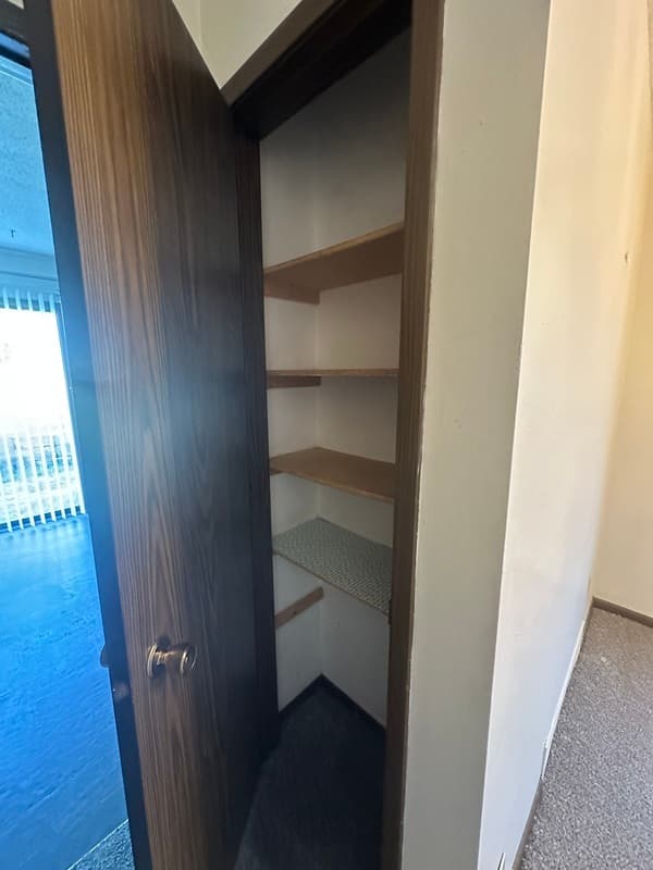 Hiawatha Condo: 980 Eisenhower Rd