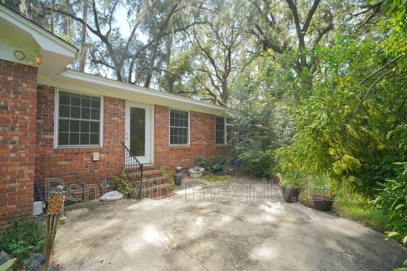 Tallahassee House: 2328 Armistead Road