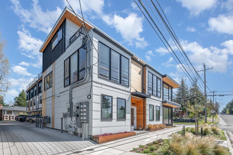Seattle Townhome: 4214 SW 100th St