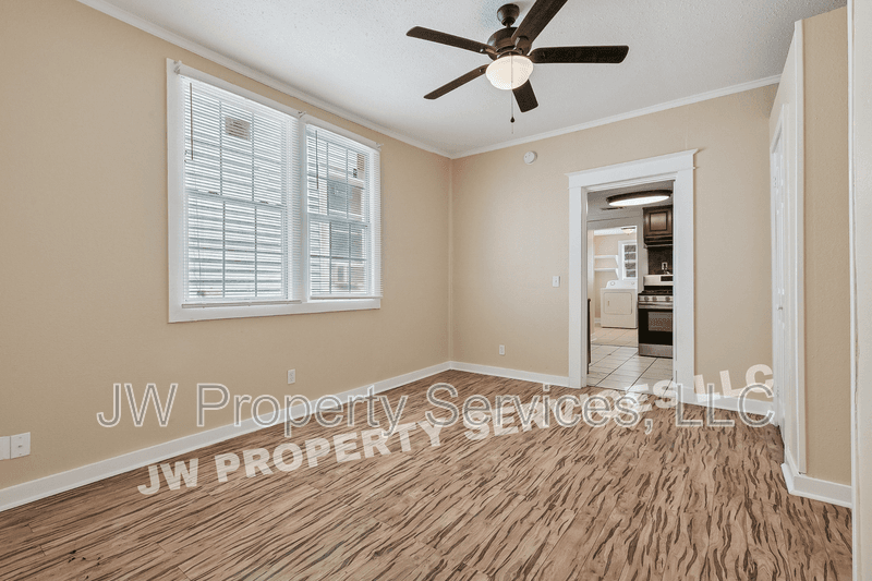 New Orleans House: 914 - 16 Hagan Ave.