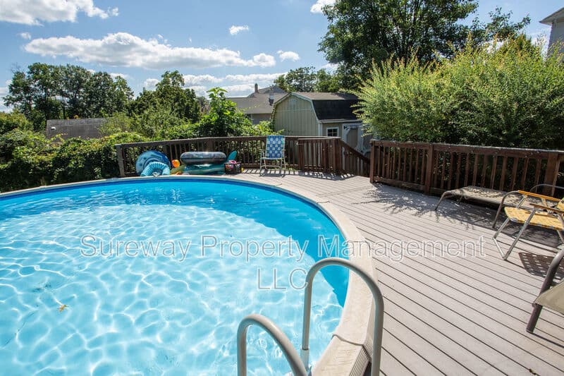 Magnolia House: 417 N Warwick Rd