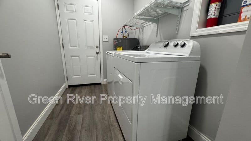 Jacksonville House: 2805 College St