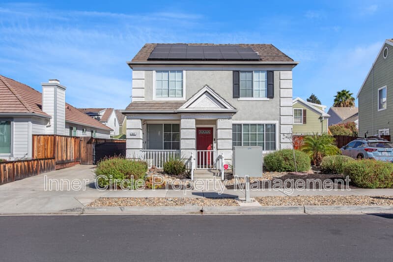 Brentwood House: 342 Chaucer Drive