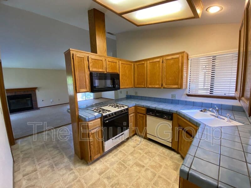 Visalia House: 1348 East Ferguson Court