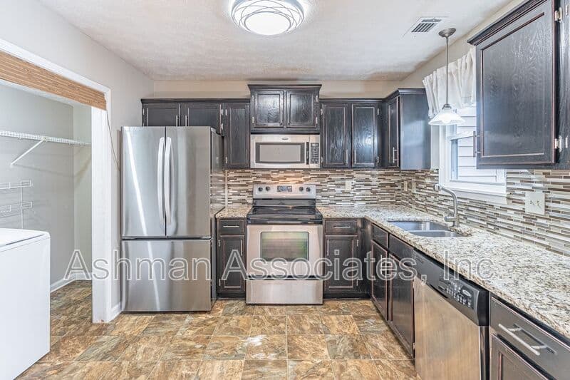 Alpharetta House: 3235 Cape Cir.