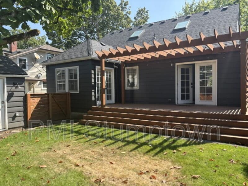 Portland House: 7407 Southeast 30th Avenue