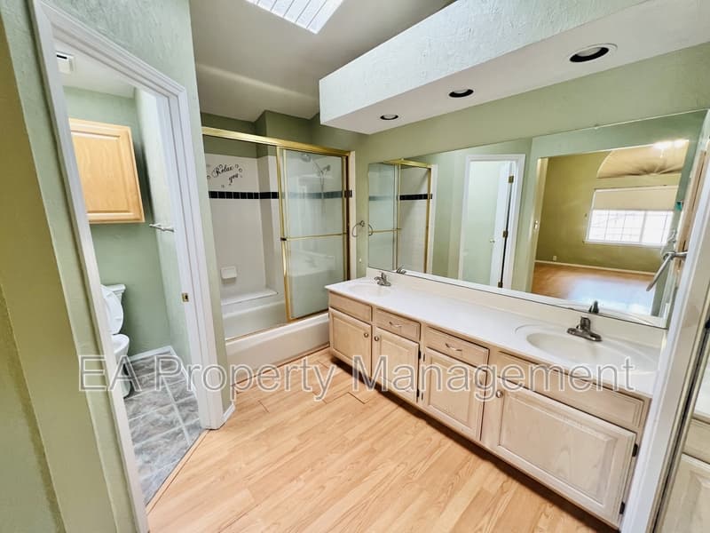 Albuquerque House: 11028 Griffith Park Dr NE