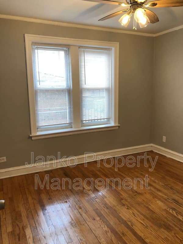 Chicago Condo: 2909 W 56th St