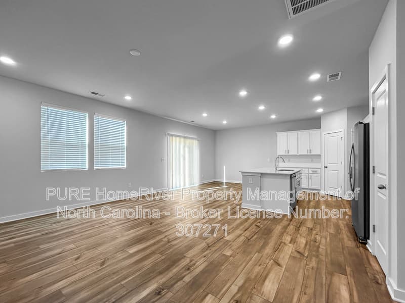 Hickory House: 2957 31st St Ln NE