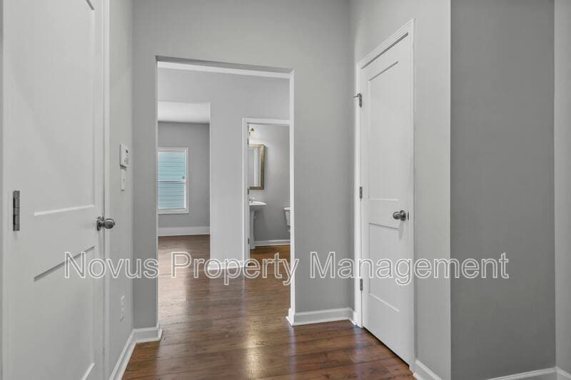 Carrollton House: 122 Cedar Park Way