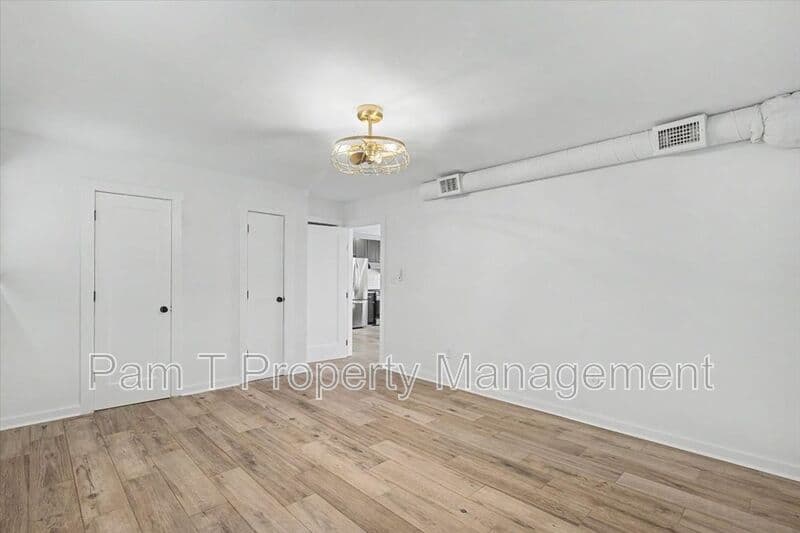 Savannah House: 201 - A W 37th St
