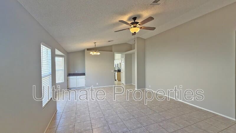 Glendale House: 3957 W Chama Dr