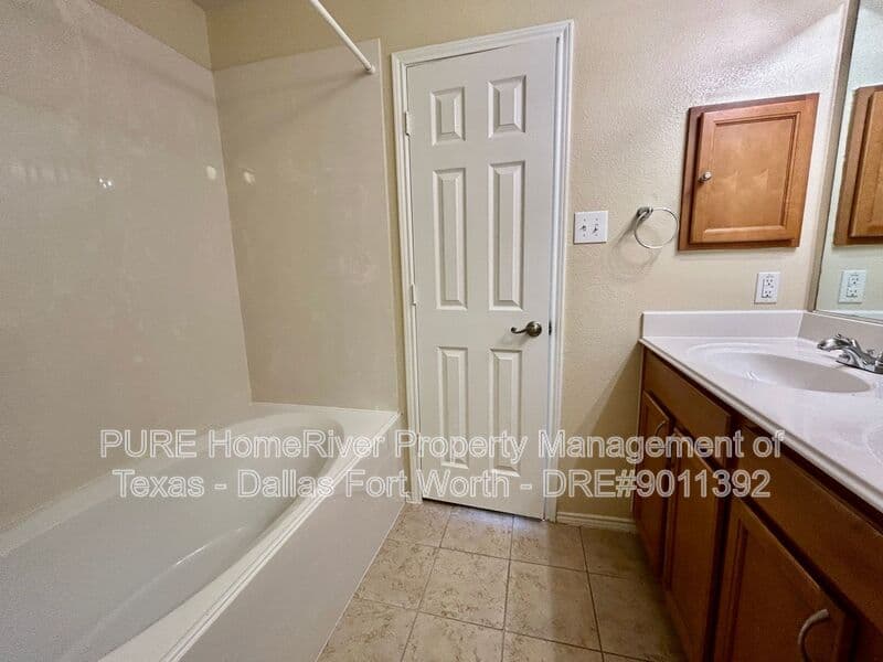 Haslet House: 809 San Miguel Trl