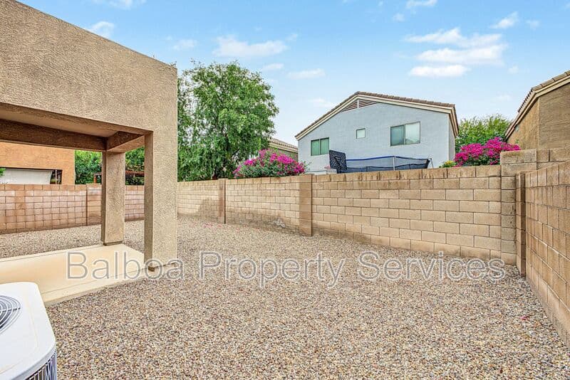 Florence House: 6135 E Paradise Ln