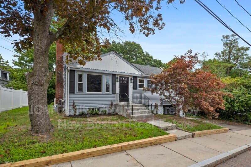 Hyde Park House: 7 Franklin St
