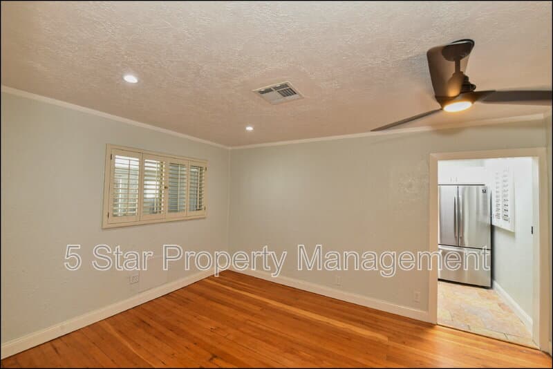 El Paso House: 3030 Aurora Avenue