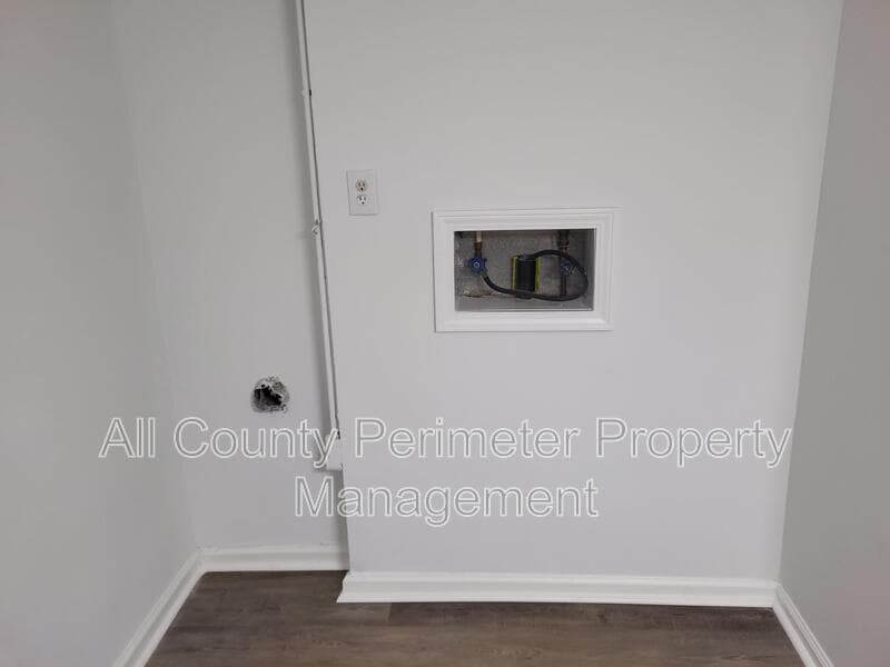 Atlanta House: 6370 Ashdale Drive