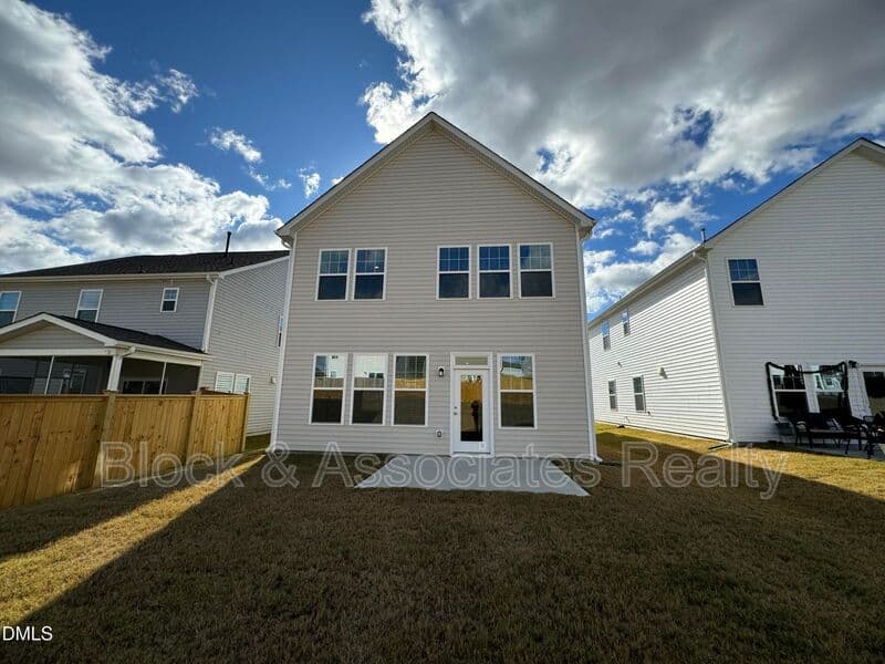 Angier House: 37 Bluebell St