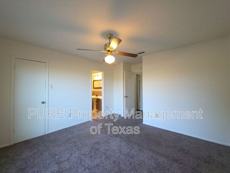 Elgin House: 304 McClendon Dr