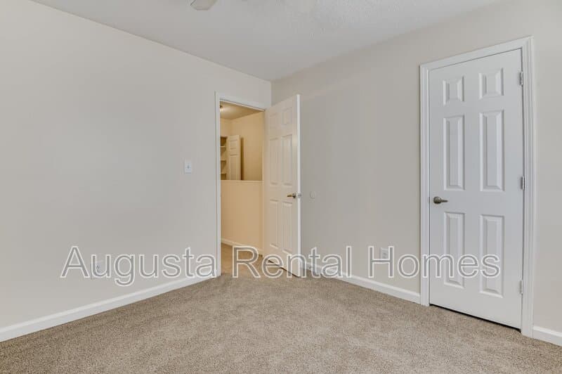 Thomson Townhome: 104 Canary Street