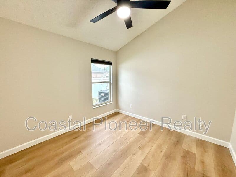 Tampa House: 8902 Breland Dr