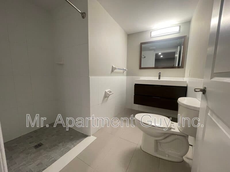 Mississauga Condo: 2200 Sherobee Road