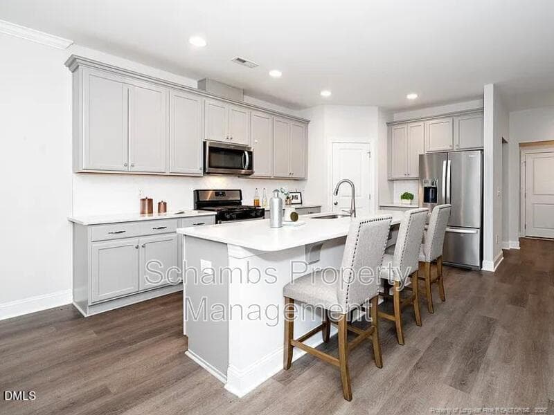 Fuquay Varina House: 1425 Queen Trigger Dr
