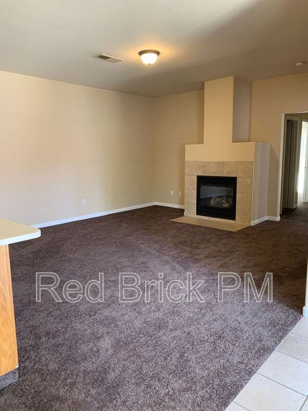 Merced House: 620 Gateway Dr.