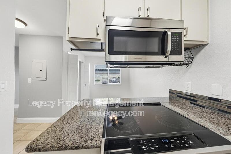 Sacramento Condo: 9101 Newhall Dr