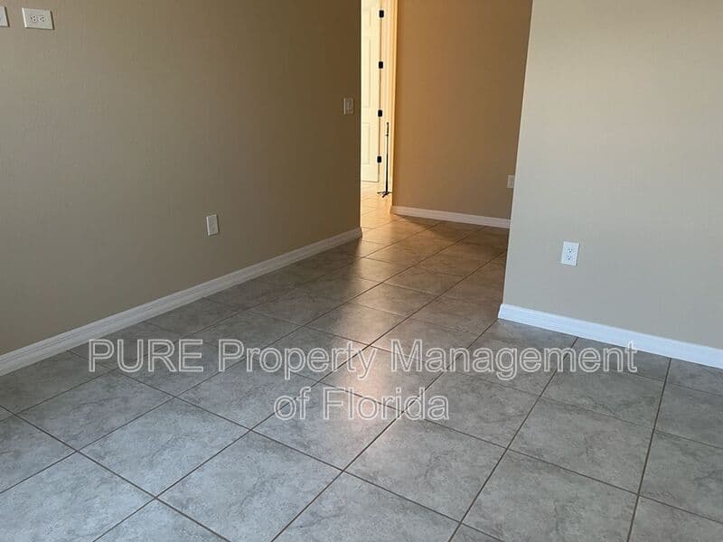 Ocala House: 10376 SW 99th Street
