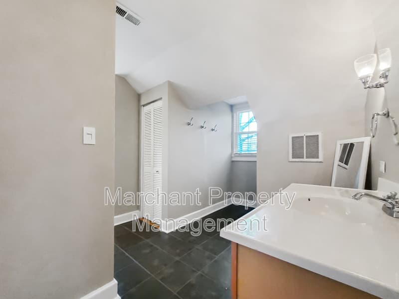 Greenville House: 111 W. Hillcrest Drive