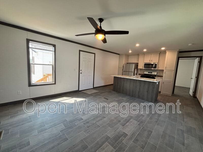 Bismarck House: 725 S 12th St