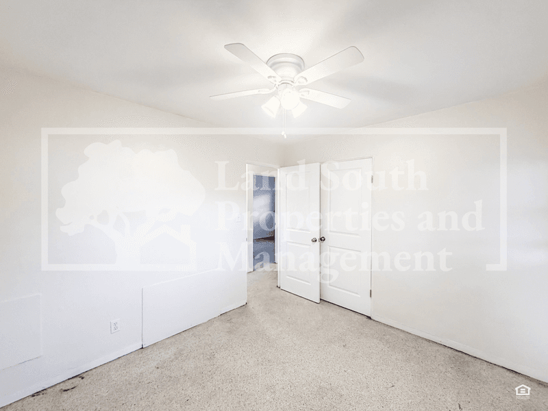 Lakeland House: 2323 Jungle Street