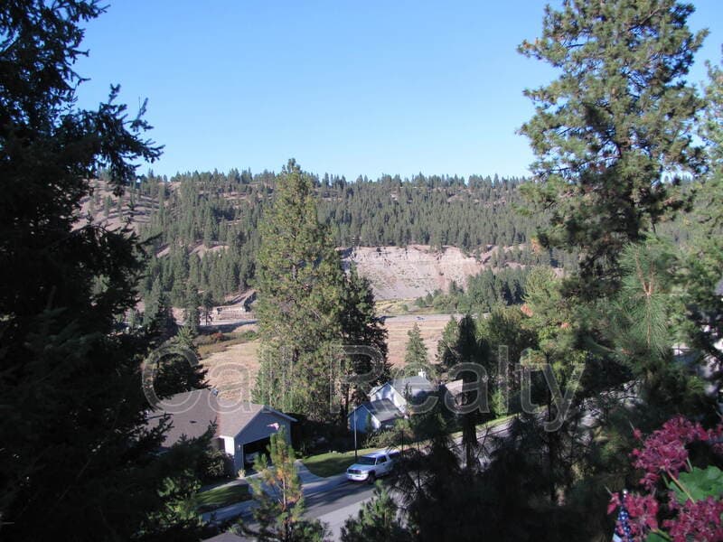 Spokane House: 4720 S Pender Ln