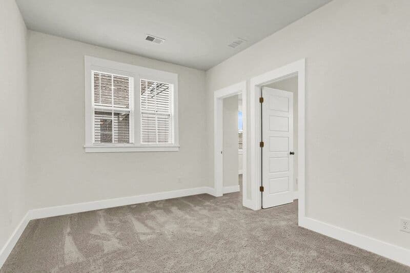 Summerville Townhome: 254 Symphony Ave