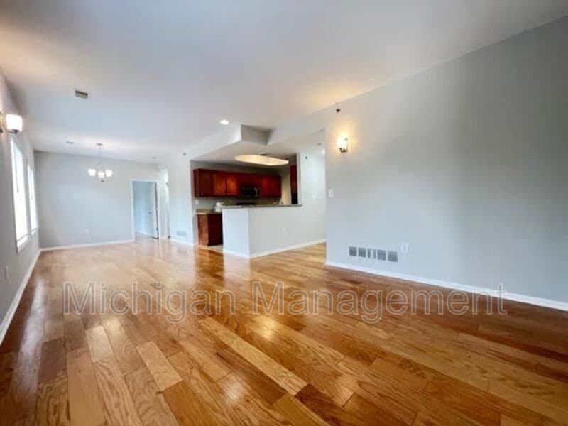 Birmingham Condo: 2727 E Maple Rd