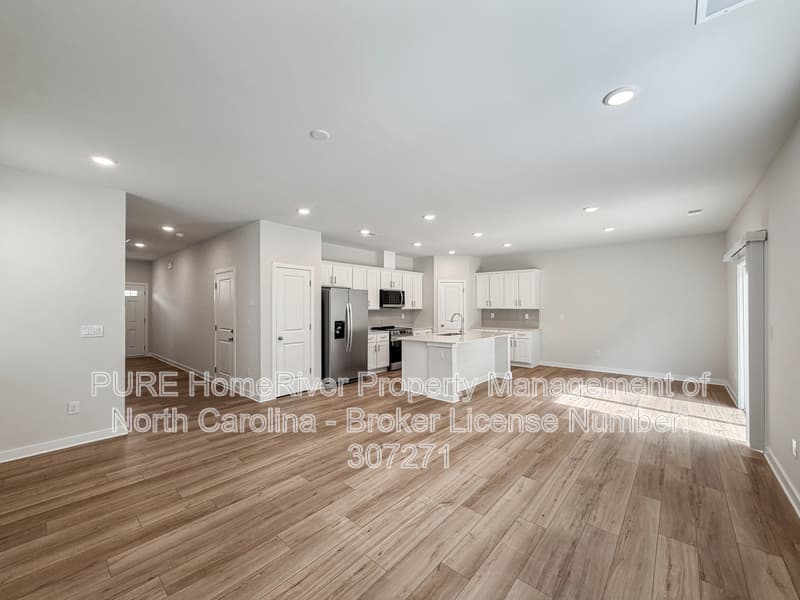 Hickory House: 2948 31st St Ln NE