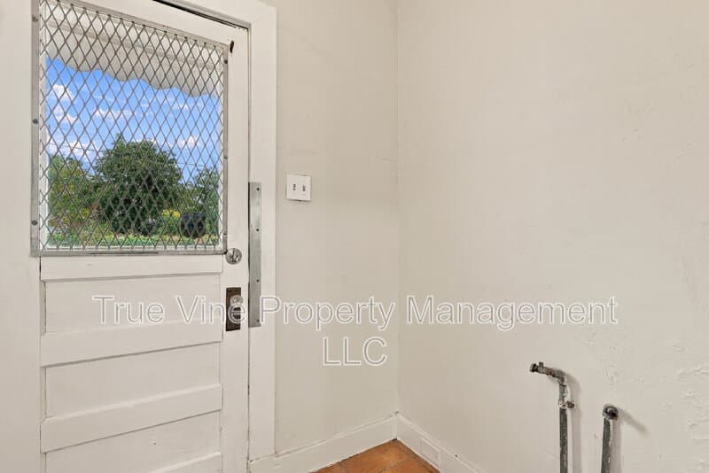 San Antonio House: 1446 Fulton Avenue