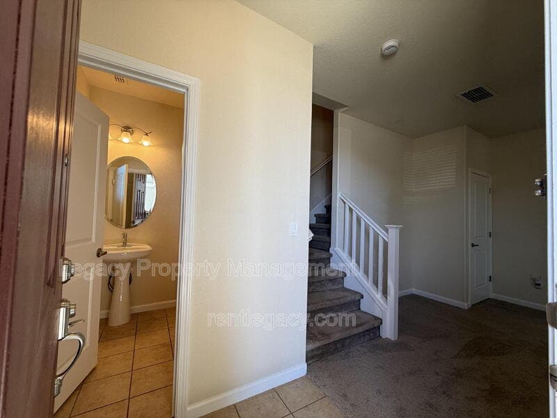 Sacramento House: 2486 Boxwood Street