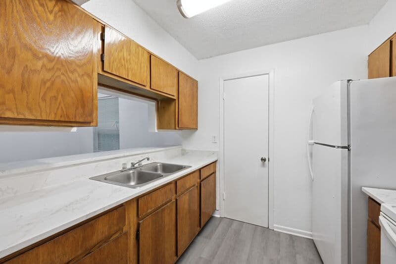 Kirbyville House: 1410 South Elizabeth Ave