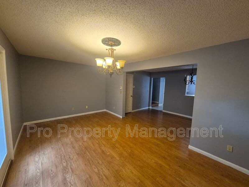 Waterbury House: 111 Mohican Ave