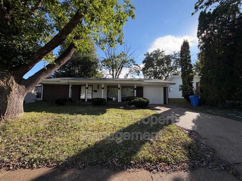 St. Louis House: 660 Hargrove Ln.