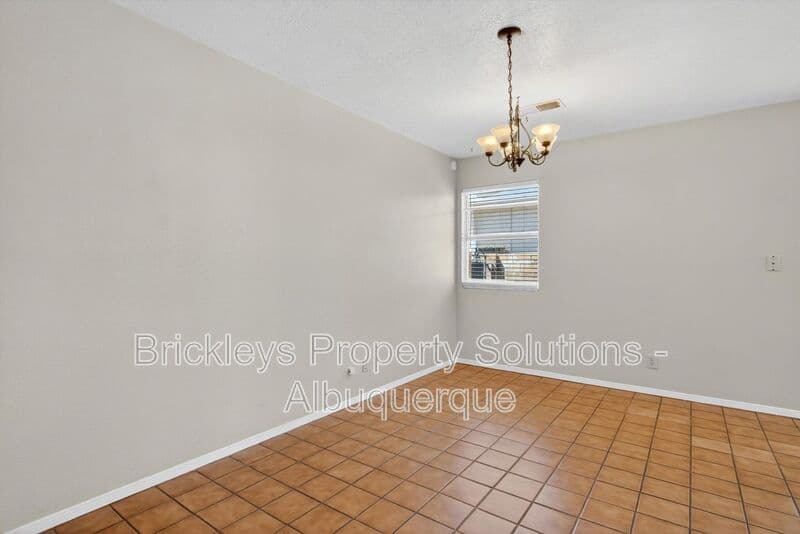 Rio Rancho House: 2413 Agua Fria Dr NE