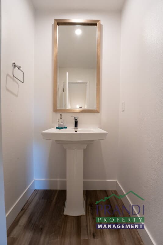 Novato Condo: 906 Rockview Rd