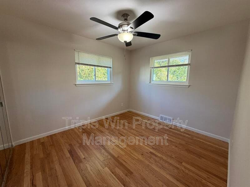 Saint Louis House: 10721 Corning Dr
