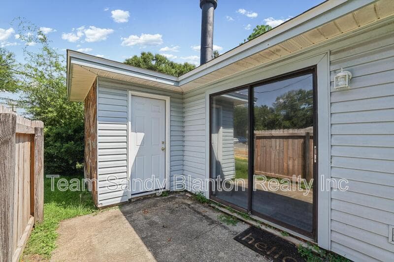 Pensacola House: 455 Stara Circle