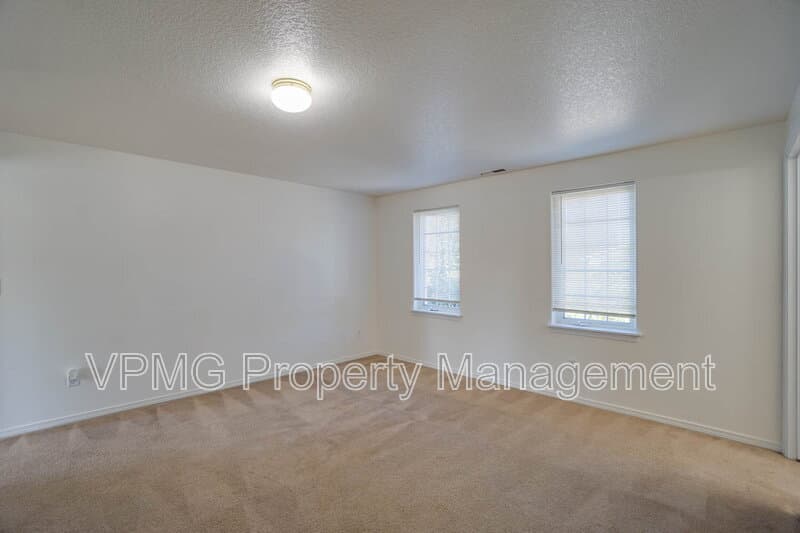 Vancouver House: 6402 NE 139th Ct